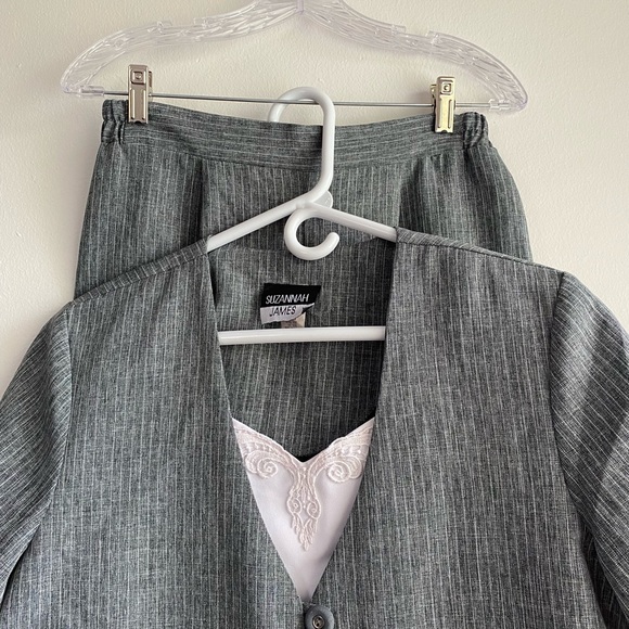 set of clothes - Picture 1 of 13